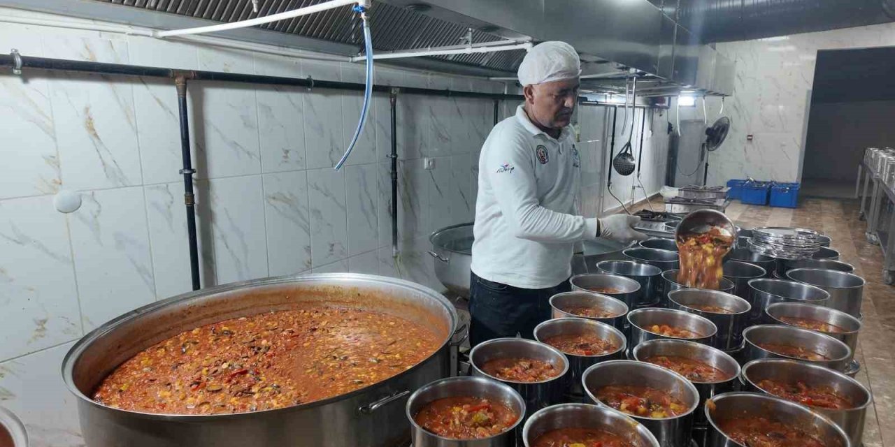 Haliliye’de ihtiyaç sahiplerine sıcak yemek hizmeti