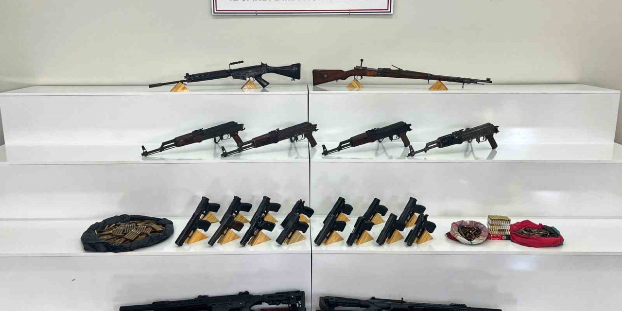 Şanlıurfa'da jandarma nereye baktıysa silah çıktı