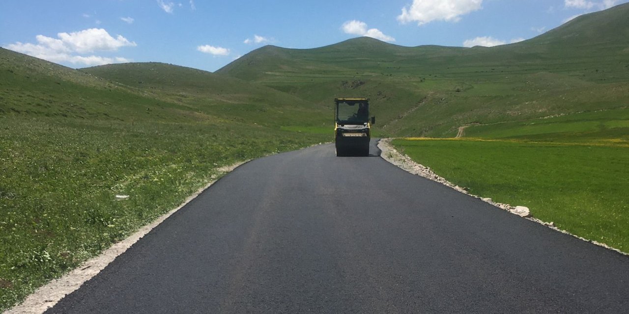 Kars’ta Özel İdare'den yol çalışması
