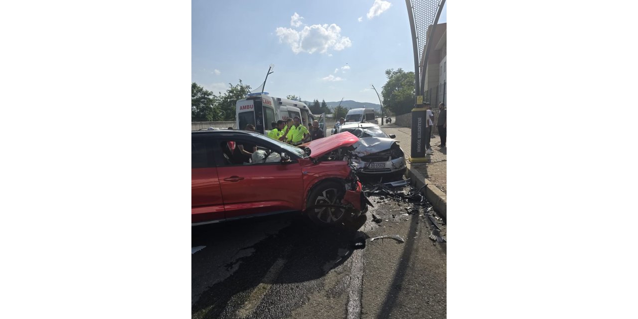 Bingöl’de trafik kazası: 3 kişi yaralandı