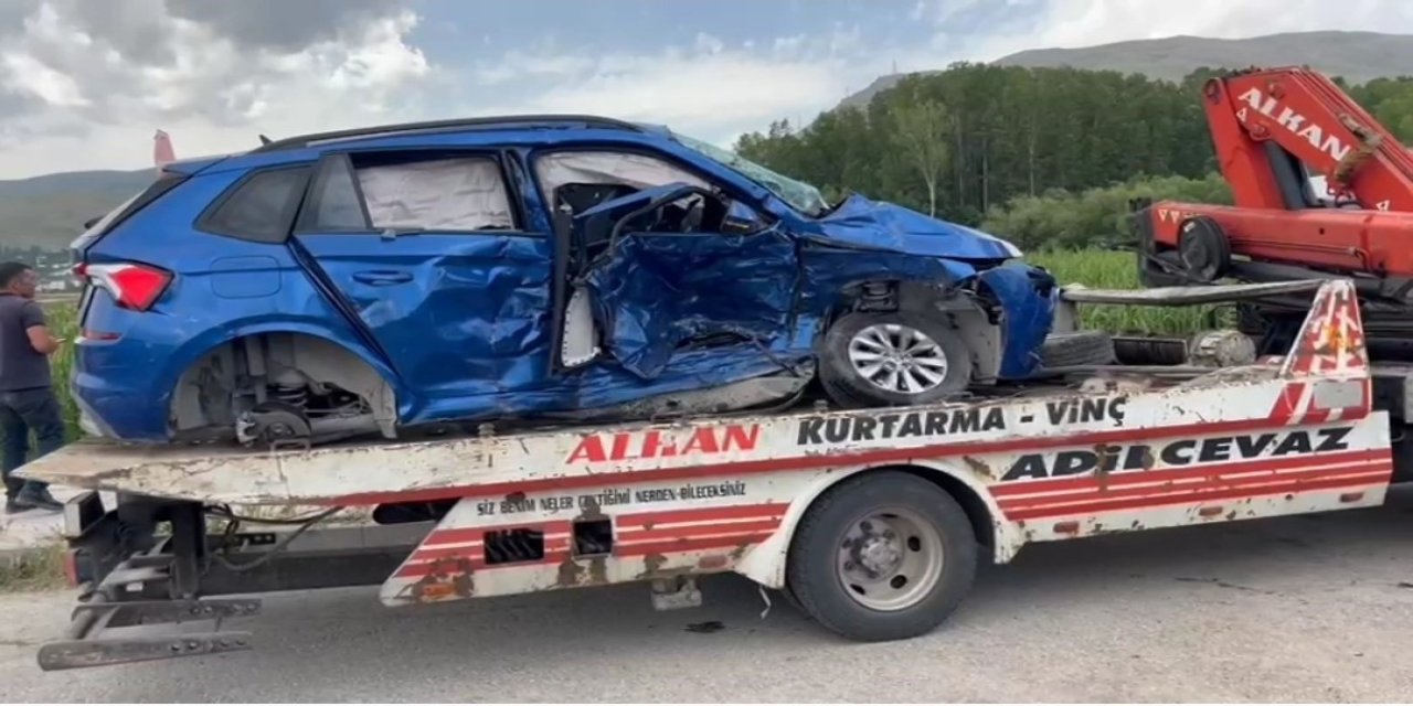 Bitlis'te trafik kazası: 2 ölü, 1 yaralı