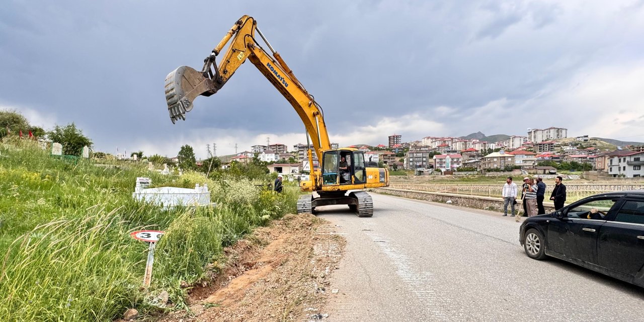 Yüksekova'nın Akalın Mezarlığı’na istinat duvarı çekilecek