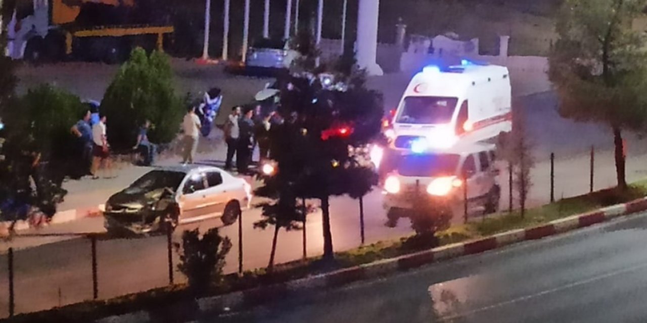 Siirt’te iki otomobil çarpıştı