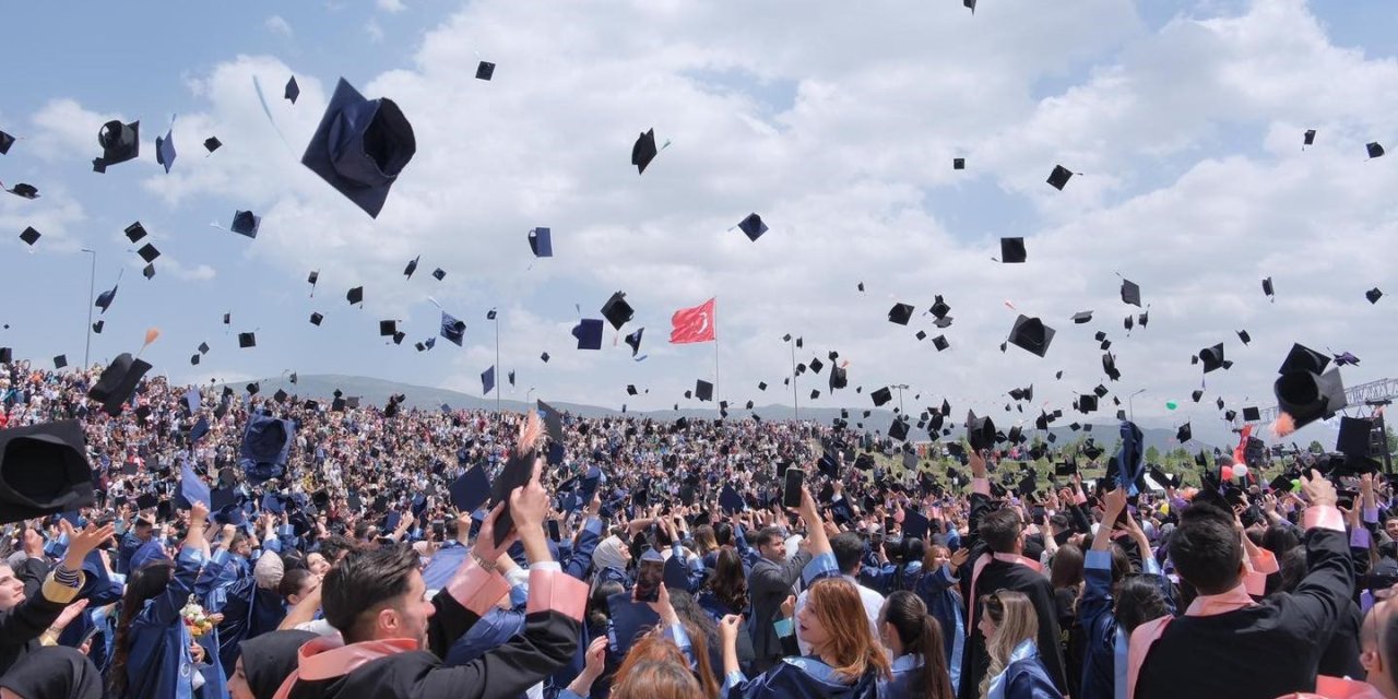 EBYÜ’nün akademik yılı mezuniyet töreni 20 Haziran’da yapılacak