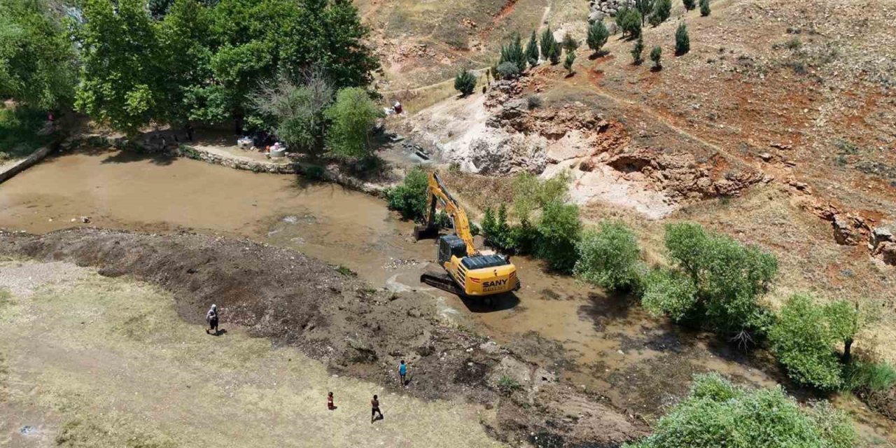 Araban Sıtma Pınar Çayı’nda temizlik çalışması
