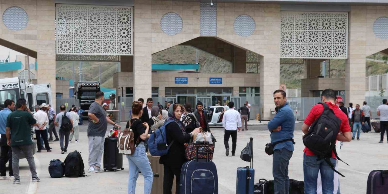 İranlı turistlerden İsrail açıklaması: "İntikam duygusu içindeyiz"