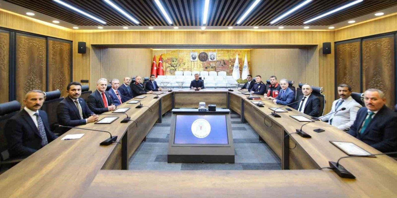 Erzincan’da başarılı birim amirlerine başarı belgesi verildi