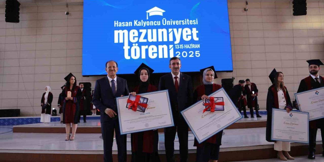 HKÜ kuruluşunun 17. yılında bin 657 öğrenci mezun oldu