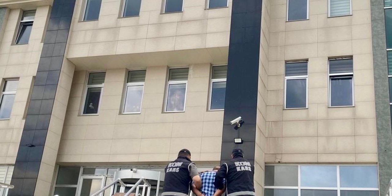 Kars’ta 15 yıl hapis cezası ile aranan 1 kişi tutuklandı