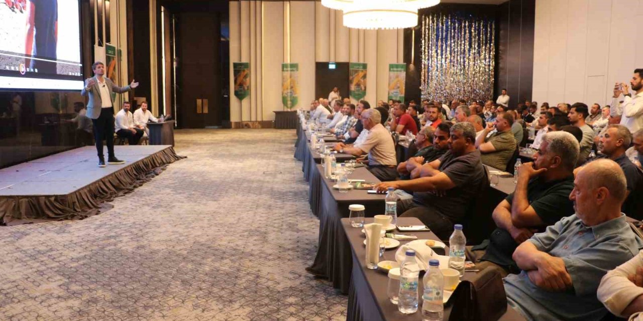 Şanlıurfa’da ziraat mühendisleri mısır üreticileri ile bir araya geldi