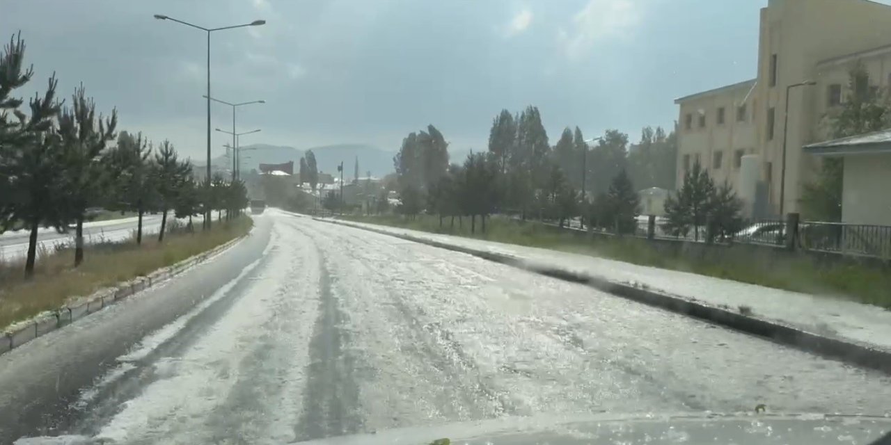 Sarıkamış’ta dolu yağışı etkili oldu
