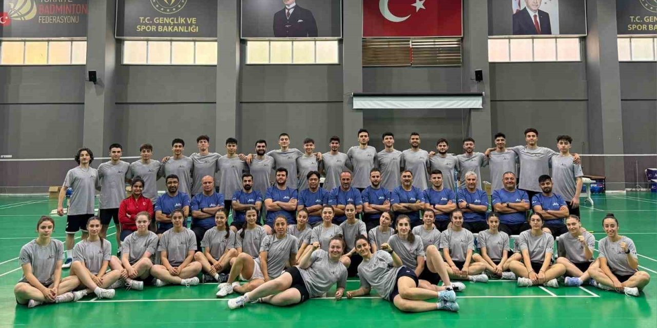 Erzincanlı badmintoncular kampa girdi