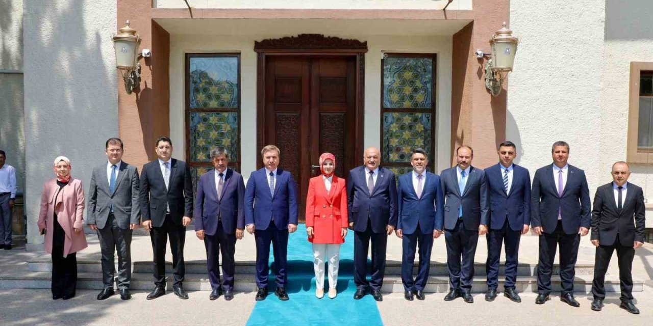 Bakan Mahinur Özdemir Göktaş, Erzincan Valiliğini ziyaret etti
