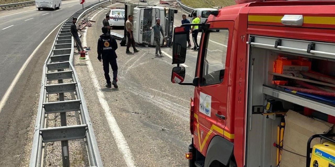 Van’da kamyonet yan yattı