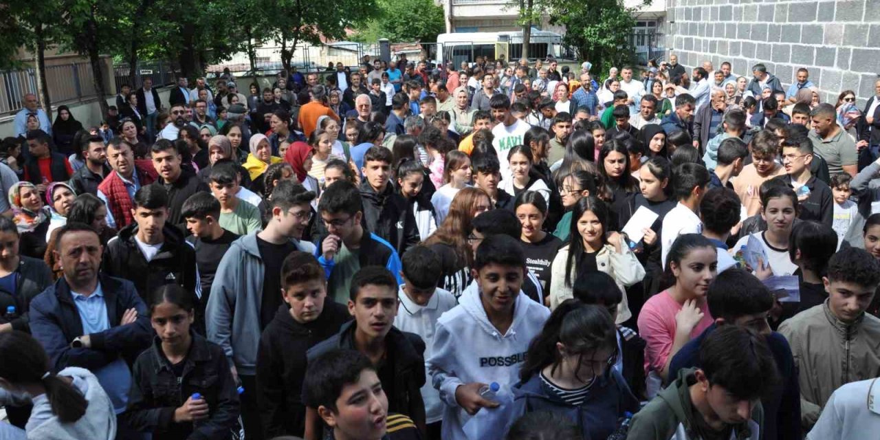 Kars’ta 4 bin 267 öğrenci LGS heyecanı yaşadı