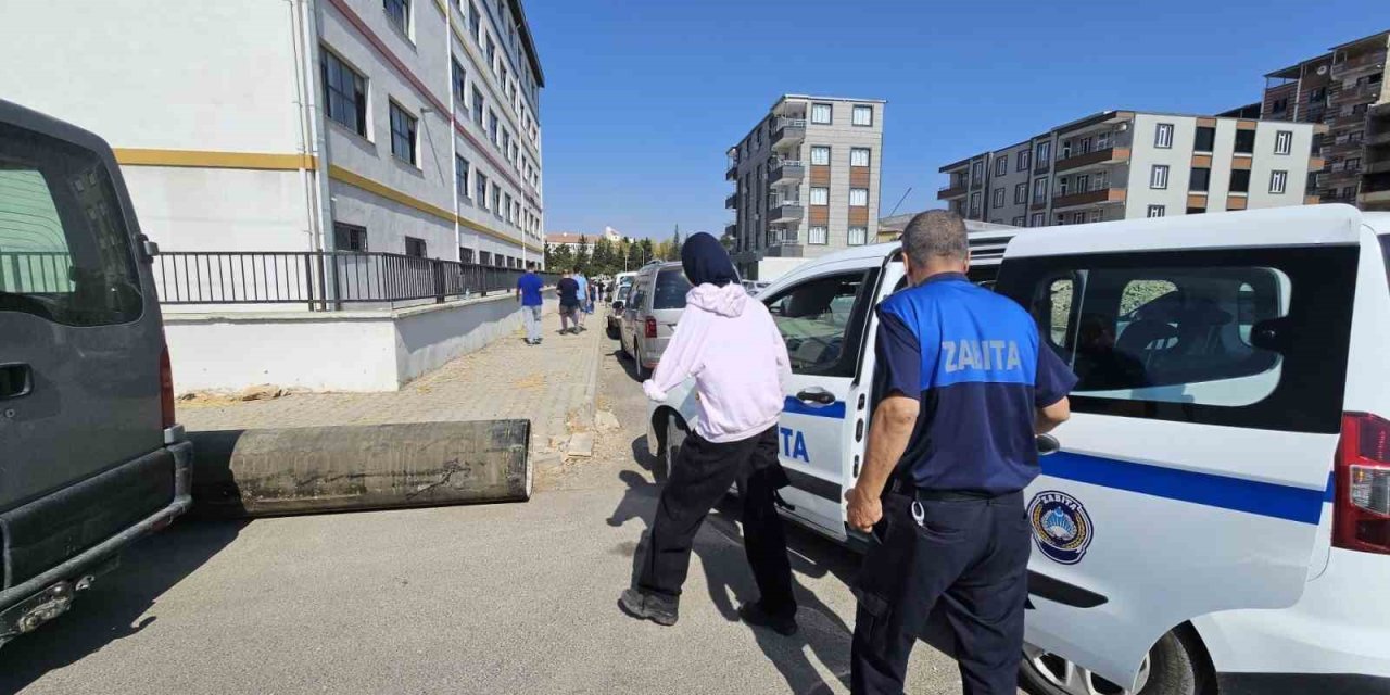 Gaziantep'te zabıta ekipleri, geç kalan öğrenciyi LGS sınavına yetiştirdi