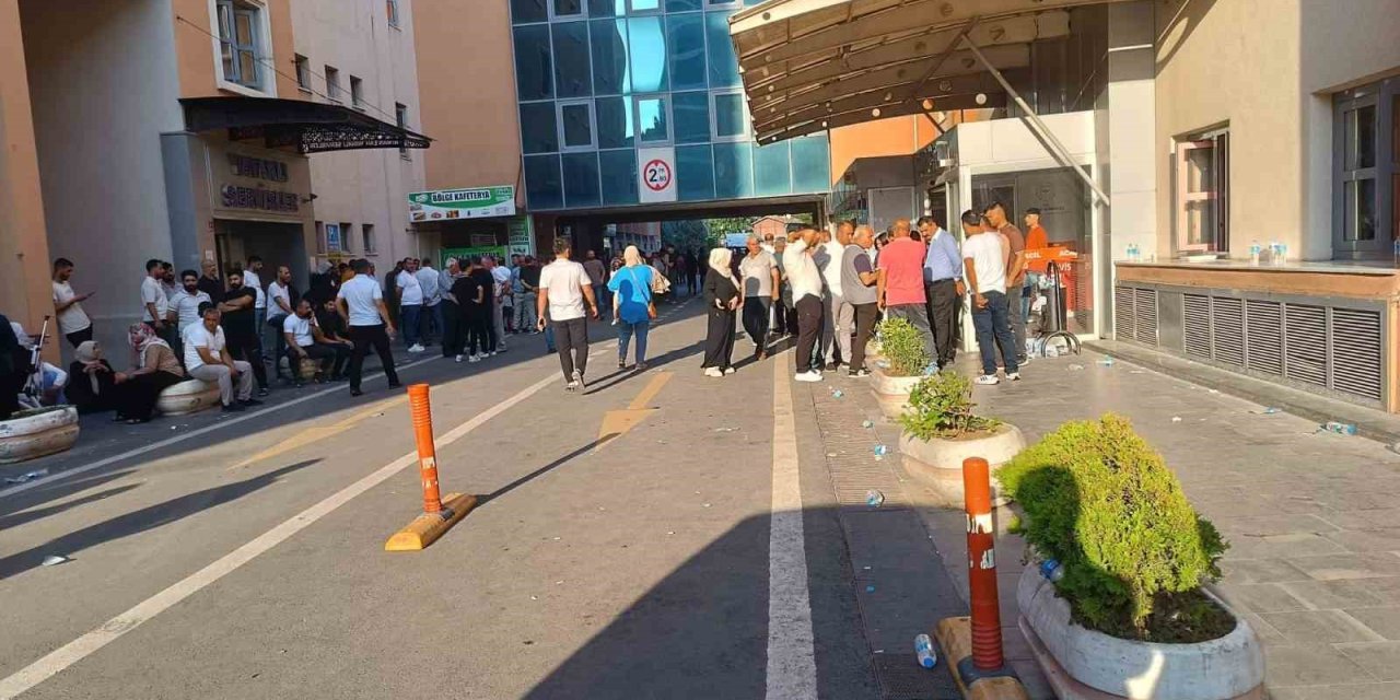 Kozluk'ta düğüne giden kadın kazada hayatını kaybetti, ağabeyi yaralandı