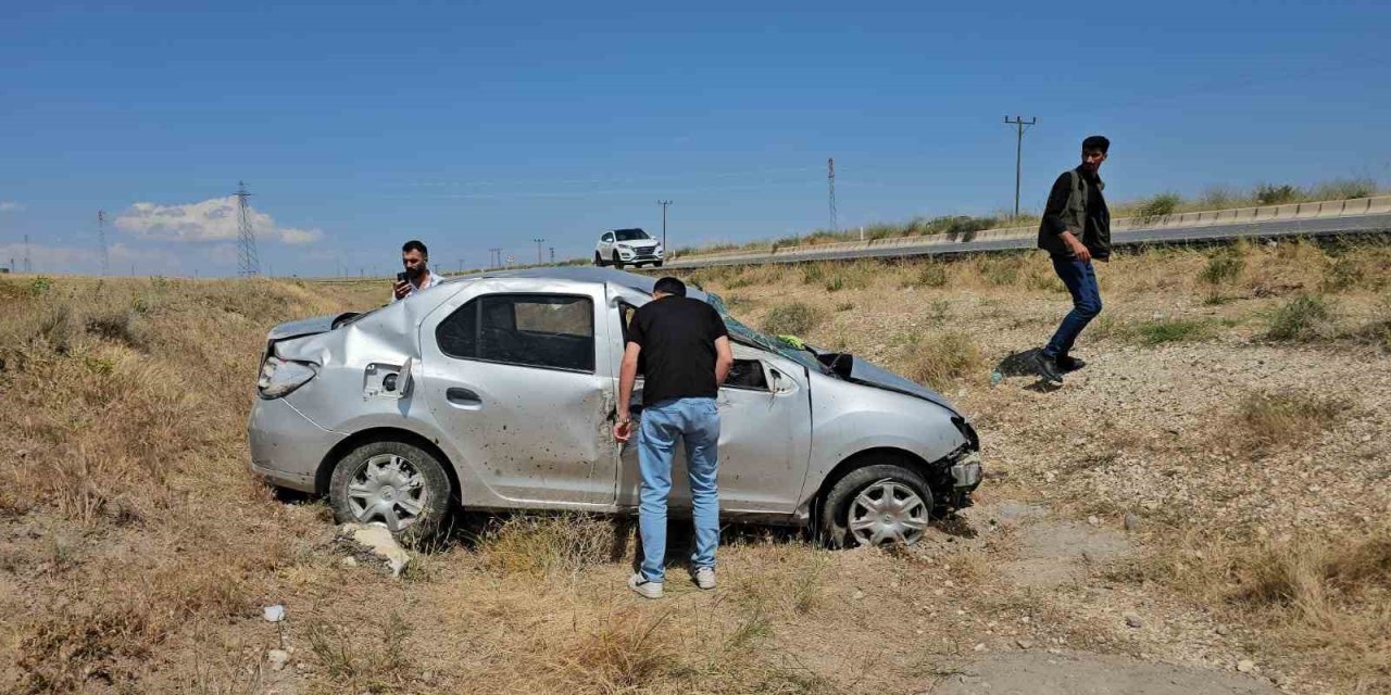 Adilcevaz’da otomobil takla attı