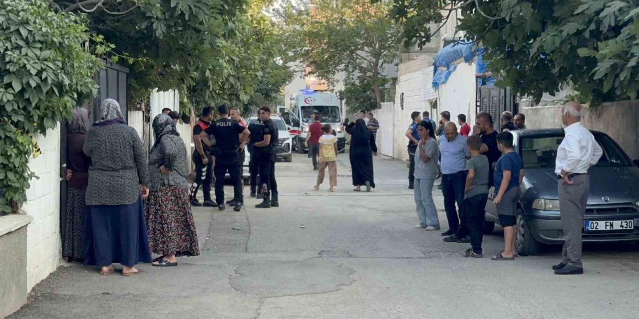 Komşular arasında çıkan bıçaklı kavgada 1 kişi ağır yaralandı