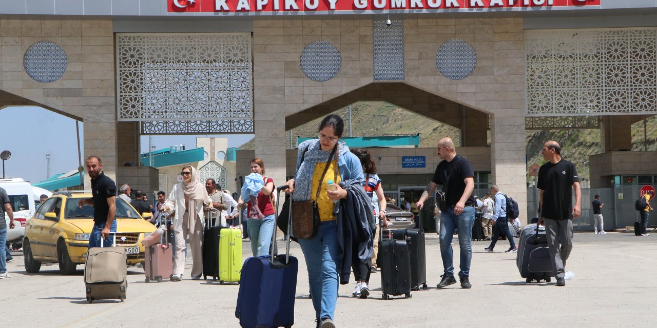 İranlılar Van'da sınır kapılarında yoğunluk oluşturdu