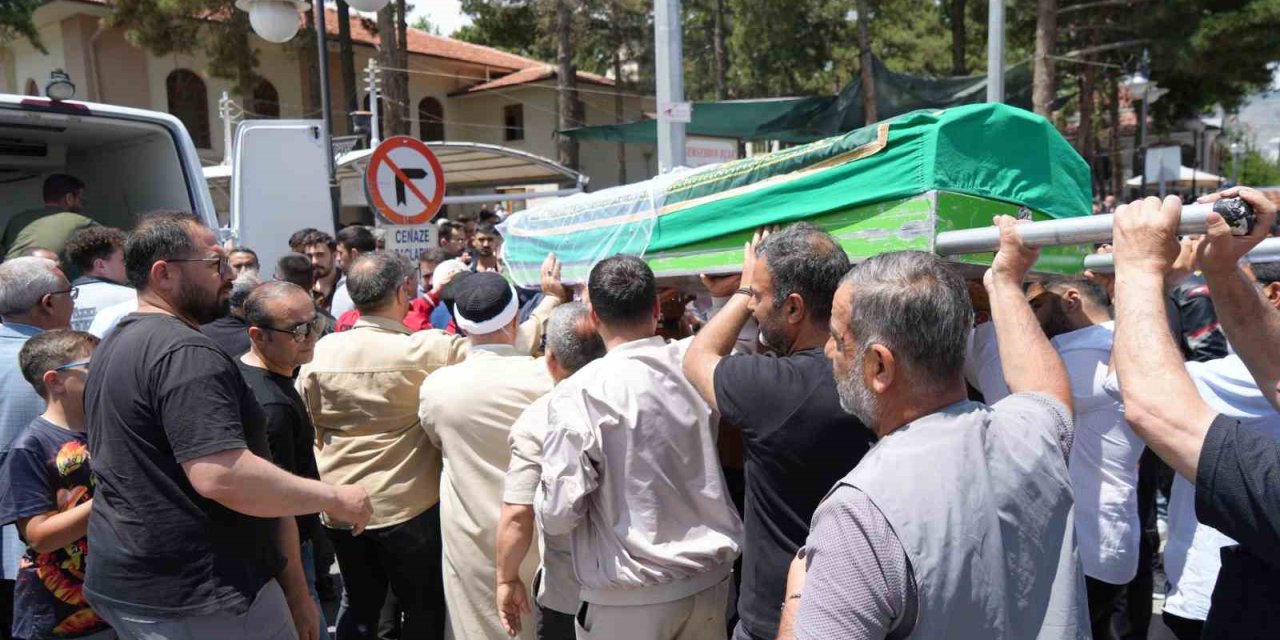 Motosiklet tutkunu iki genç kız hayatını kaybetti