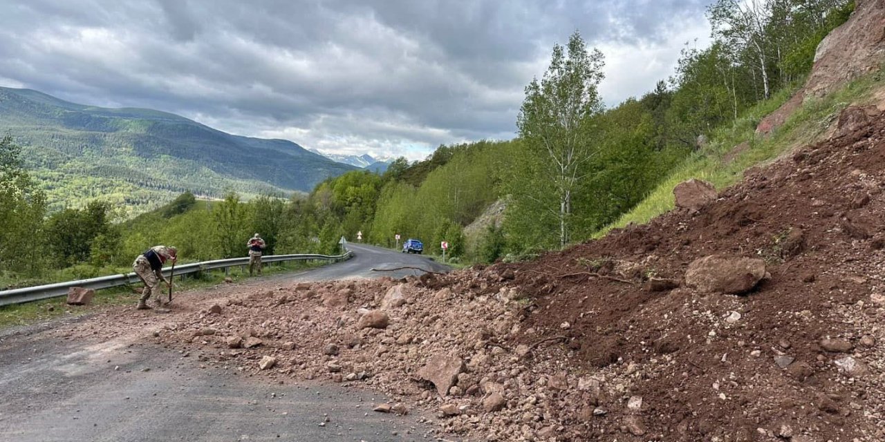 Ardahan'da toprak kayması