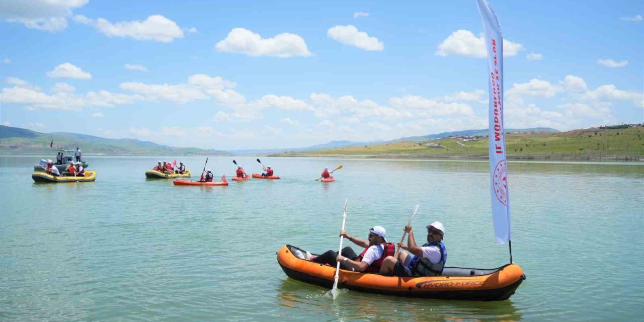 Muş’ta kano ve rafting heyecanı yaşandı