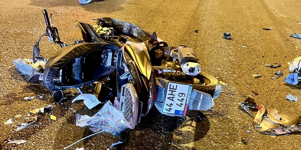 Malatya-Elazığ yolunda motosiklet traktör römorkuna çarptı