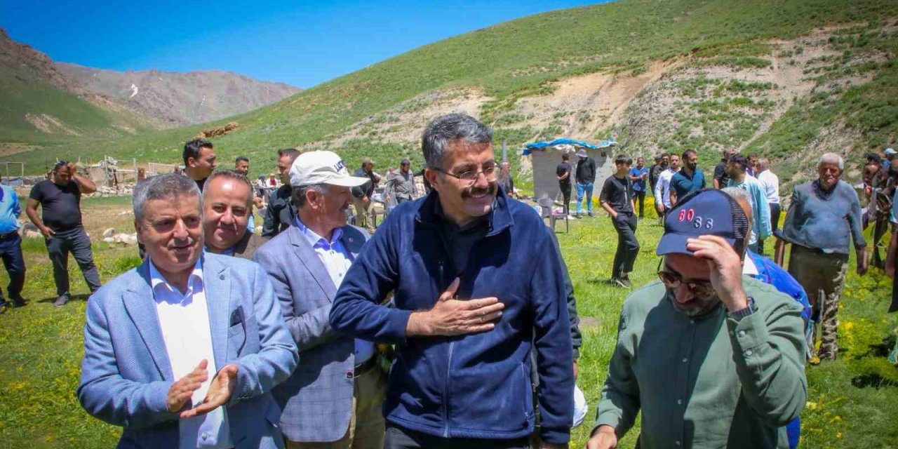 Vali Çelik, Aveğak yaylasındaki vatandaşları ziyaret etti