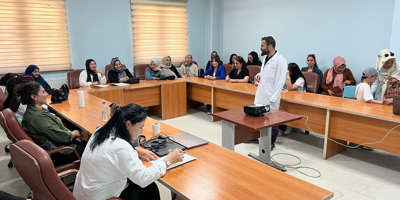 Yüksekova’da sağlık okuryazarlığı için eğitici program düzenlendi