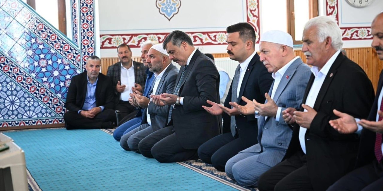 Vali Çiftçi ve Başkan Sekmen, mevlit programında