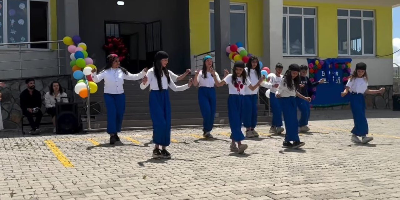 Ağrı'da renkli bahar şenliği