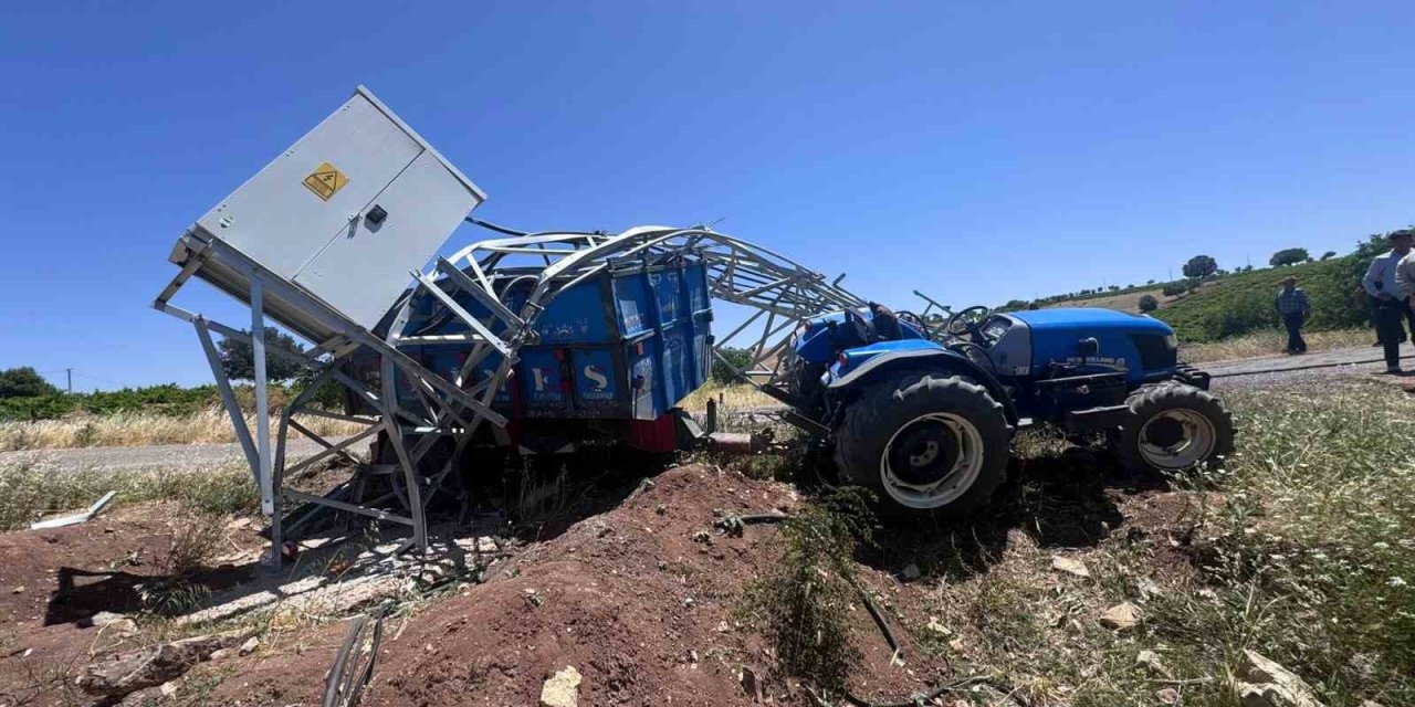 Traktör, trafoya çarptı: 2 kişi yaralandı