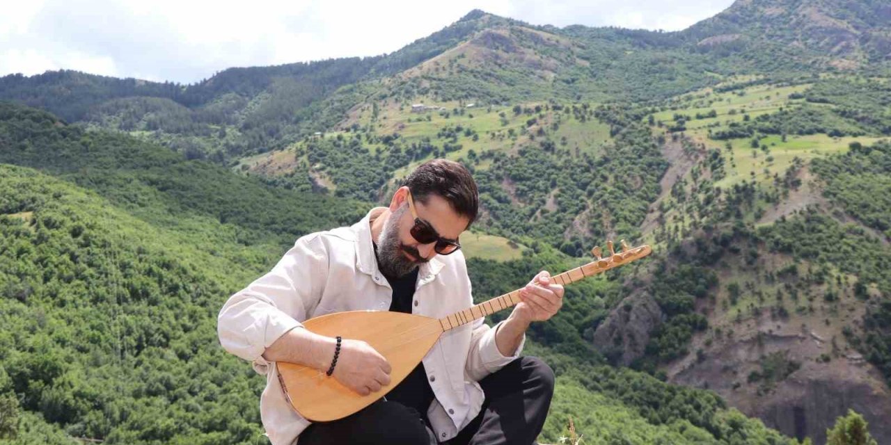 Osman Korkmaz Erzurum''da önce hemşerileri için söyledi