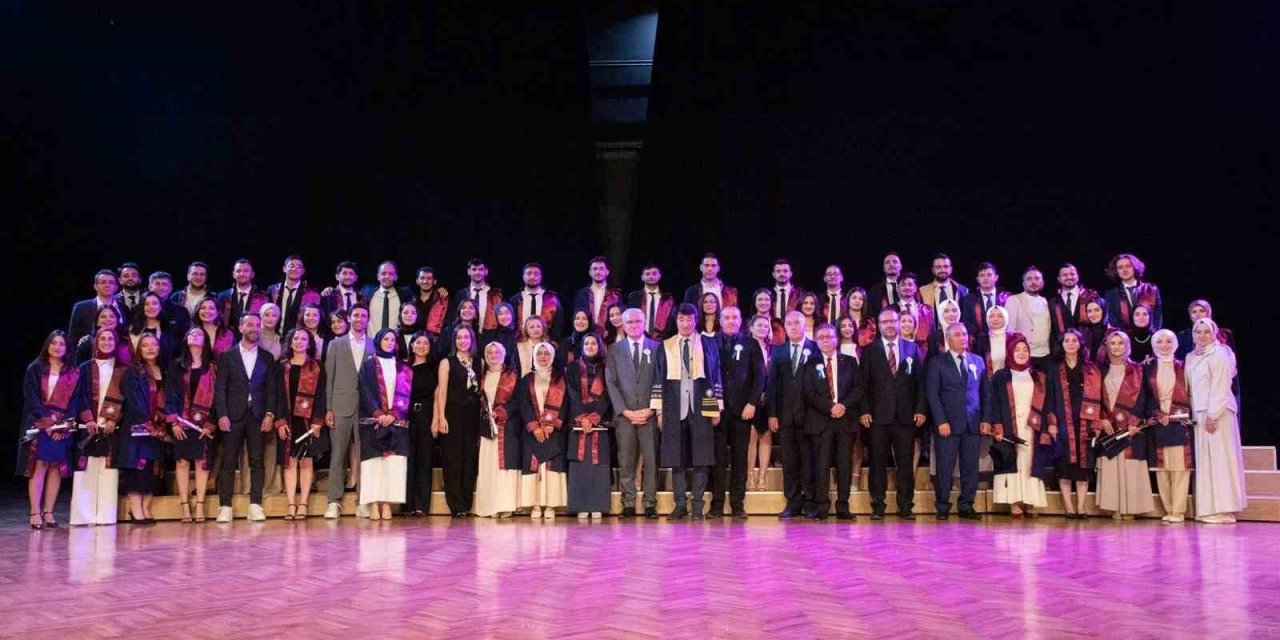 Erzincan'da Diş Hekimliği Fakültesi mezuniyet töreni yapıldı