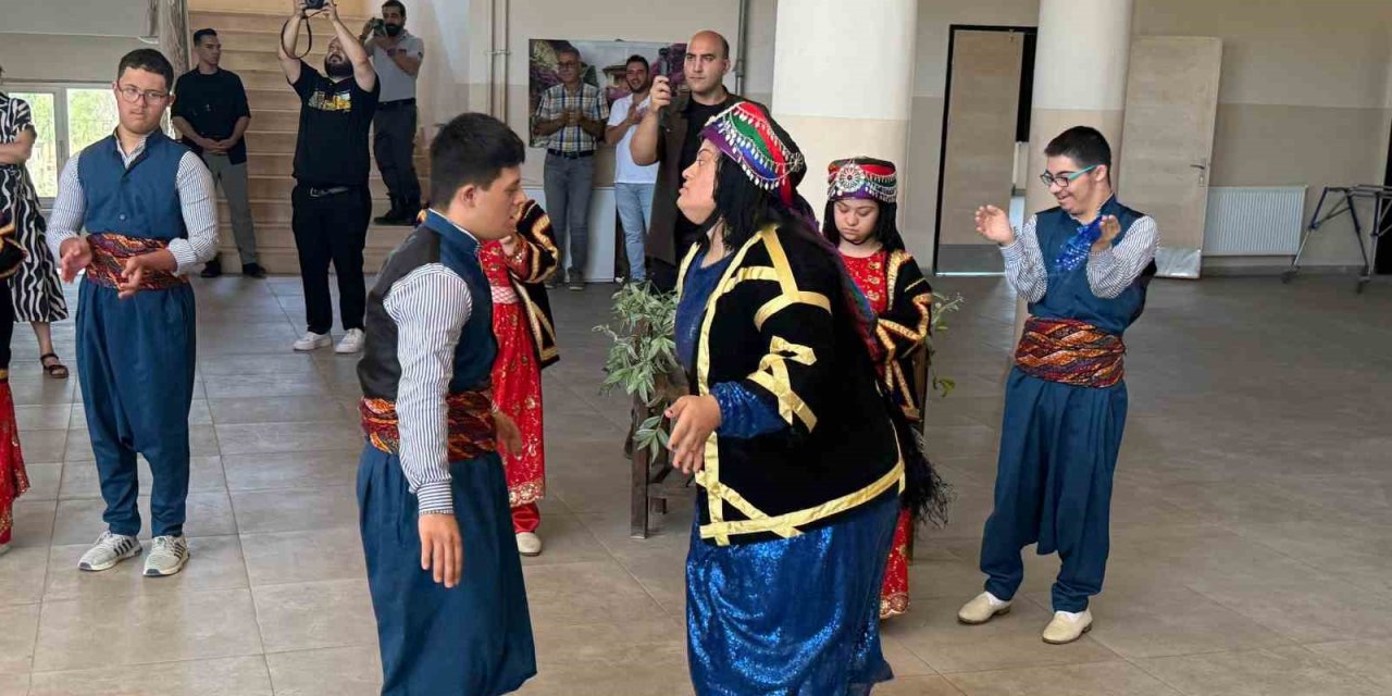 Diyarbakır’da 104 özel gereksinimli öğrenci karne aldı