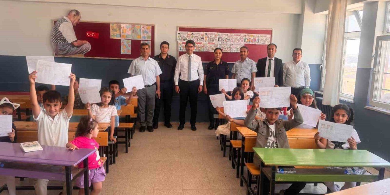 Gaziantep'in Yavuzeli ilçesinde  5 bin öğrenci karne sevinci yaşadı