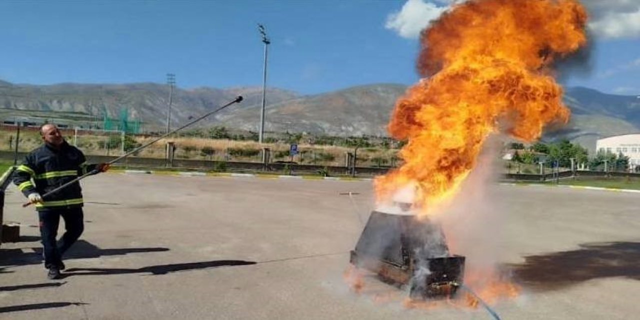İtfaiyeden kurum personellerine yangın eğitimi verildi