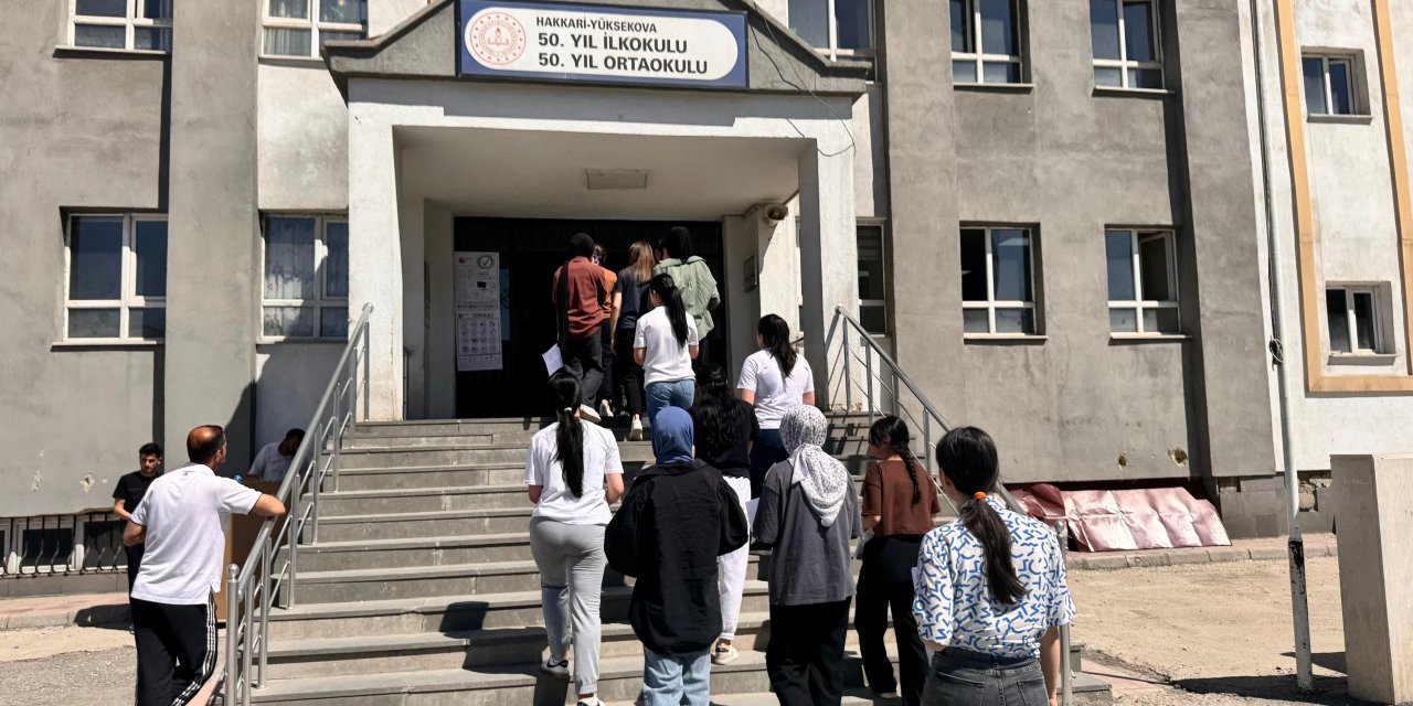 Yüksekova’da YKS maratonu TYT ile başladı