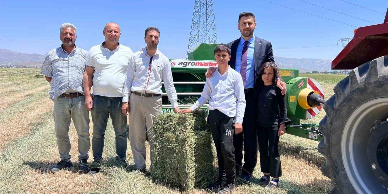 Yüksekova’da imece geleneği makineleşmeye geçiş yaptı