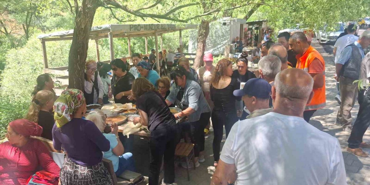 Manisa Büyükşehir Belediye Başkanı için Tunceli’de lokma dağıtıldı
