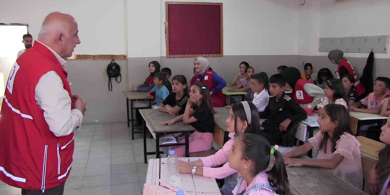 Kızılay Siirt Şubesi'nin yardım eli çocuklara uzandı