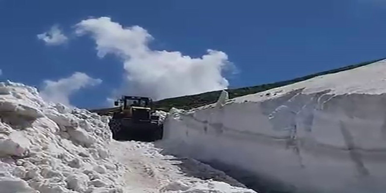 Kars’ta, haziran ayının ortasında karla mücadele çalışması