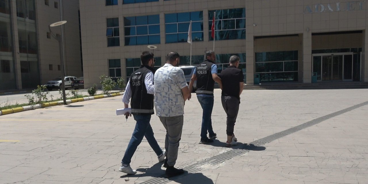 Kilis’te şüpheli bir motosiklette 209 bin captagon ele geçirildi