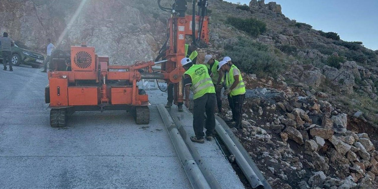 Şırnak yoluna oto korkuluk