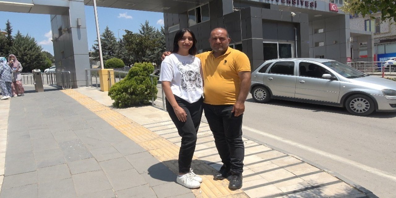 Baba-kız YKS sınavına aynı sınıfta girdi