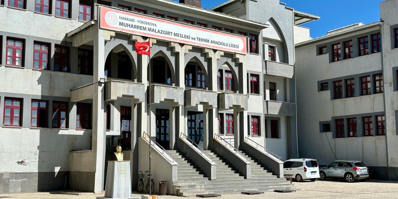 Yüksekova’da YDT heyecanı: 342 aday sınavda