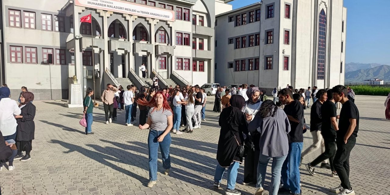 Yüksekova’da YDT sınavı tamamlandı