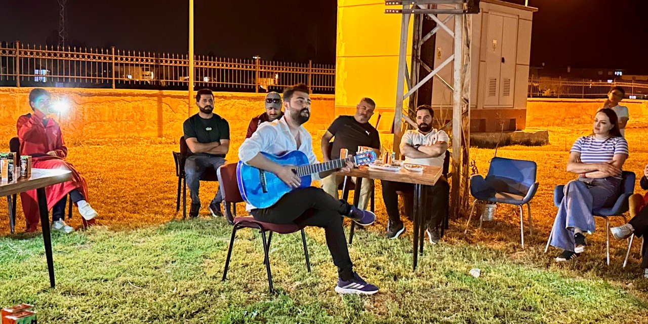 Yüksekova'da “Biz Bir Takımız” projesi kapsamında Adıyamanlı gençlere canlı müzik etkinliği