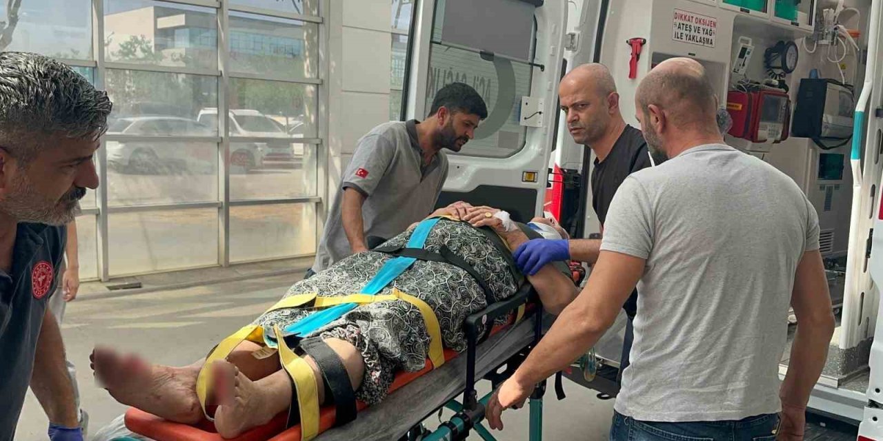 Adıyaman'da otomobilin çarptığı kadın yaralandı